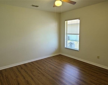 3109 Turnberry Boulevard - Photo Thumbnail 15