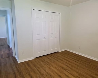 3109 Turnberry Boulevard - Photo Thumbnail 19