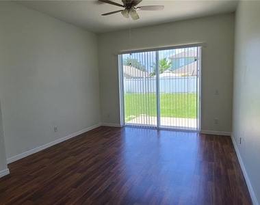 3109 Turnberry Boulevard - Photo Thumbnail 9