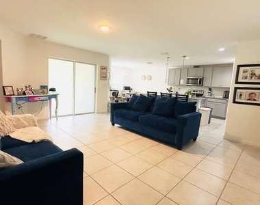 3473 Yarian Drive - Photo Thumbnail 5