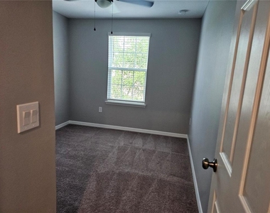10548 Salt Grove St - Photo Thumbnail 12