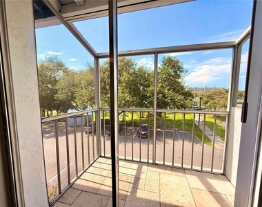133 Oyster Bay Circle - Photo Thumbnail 8