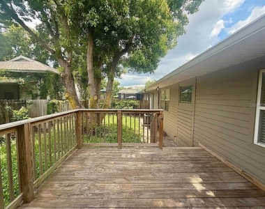 702 Avenue H Ne - Photo Thumbnail 16
