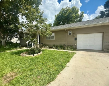 702 Avenue H Ne - Photo Thumbnail 4