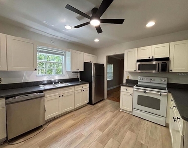 702 Avenue H Ne - Photo Thumbnail 9