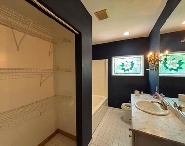702 Avenue H Ne - Photo Thumbnail 12