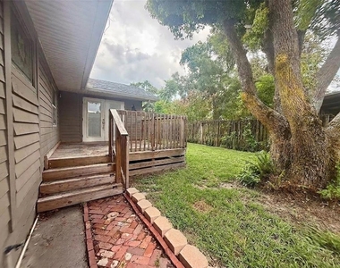 702 Avenue H Ne - Photo Thumbnail 18