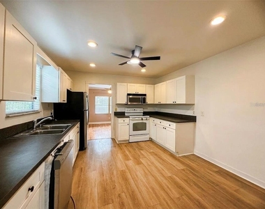 702 Avenue H Ne - Photo Thumbnail 7