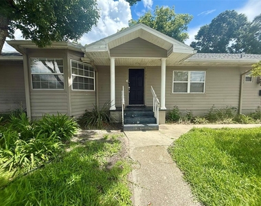 702 Avenue H Ne - Photo Thumbnail 1