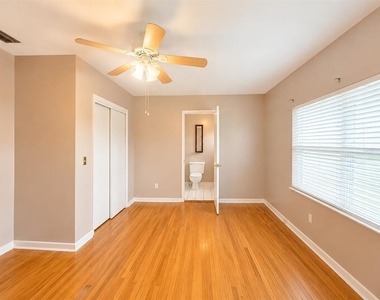 702 Avenue H Ne - Photo Thumbnail 14