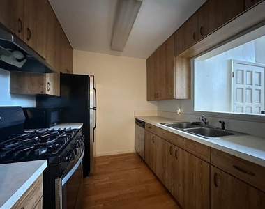 2050 San Marcos Drive Se - Photo Thumbnail 5