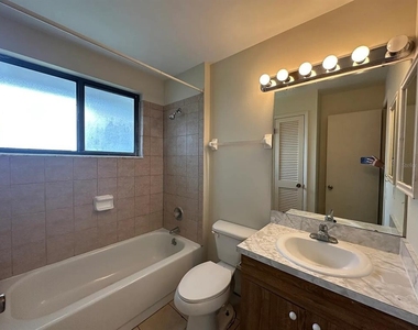 2050 San Marcos Drive Se - Photo Thumbnail 9
