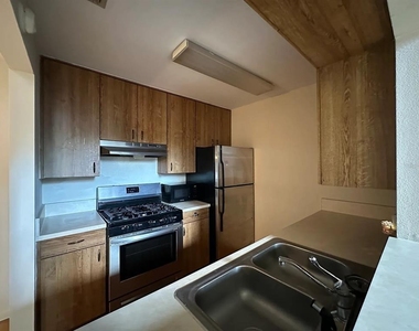 2050 San Marcos Drive Se - Photo Thumbnail 6