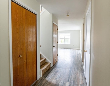 48 Olde Penn Drive - Photo Thumbnail 4