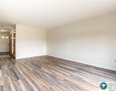 48 Olde Penn Drive - Photo Thumbnail 8