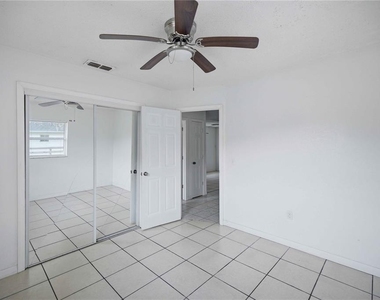 421 Ne 26th Court - Photo Thumbnail 13