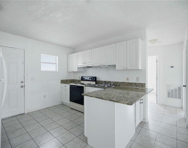 421 Ne 26th Court - Photo Thumbnail 8