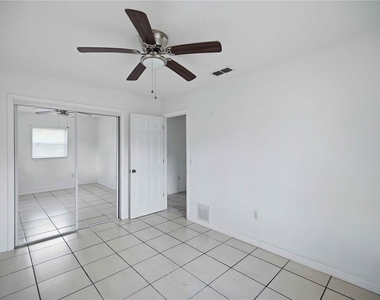 421 Ne 26th Court - Photo Thumbnail 15