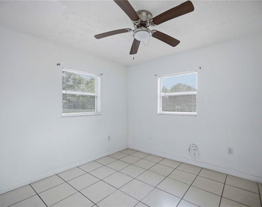 421 Ne 26th Court - Photo Thumbnail 12
