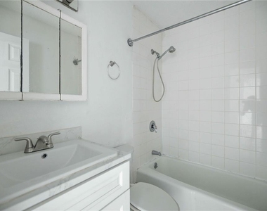 421 Ne 26th Court - Photo Thumbnail 11