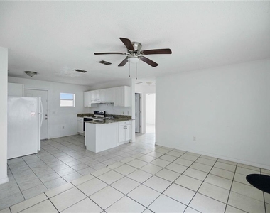 421 Ne 26th Court - Photo Thumbnail 5