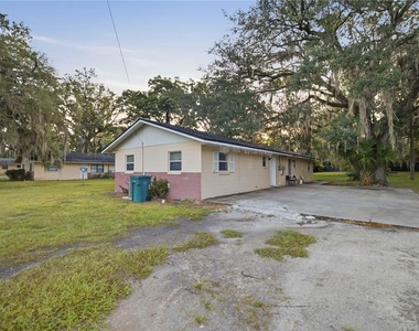421 Ne 26th Court - Photo Thumbnail 2
