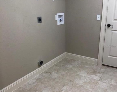 16941 Sw 43rd Court Road - Photo Thumbnail 8
