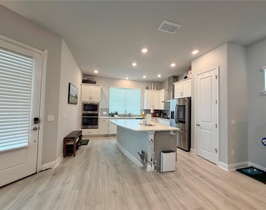 660 Rosewood Way - Photo Thumbnail 3