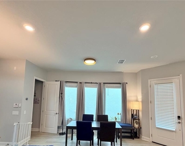 660 Rosewood Way - Photo Thumbnail 12