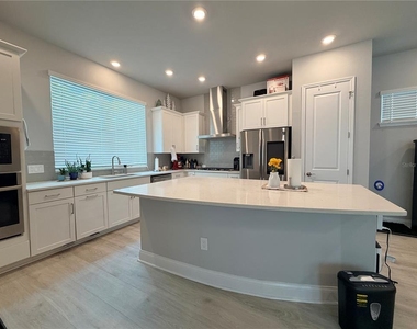 660 Rosewood Way - Photo Thumbnail 5