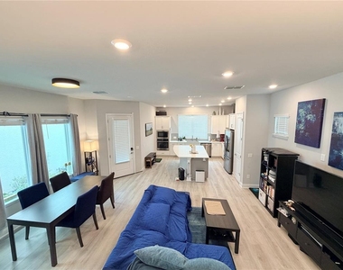 660 Rosewood Way - Photo Thumbnail 14