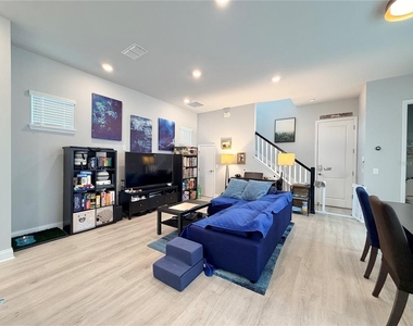 660 Rosewood Way - Photo Thumbnail 7