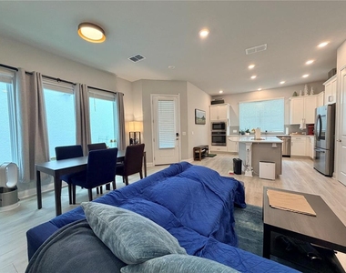 660 Rosewood Way - Photo Thumbnail 10