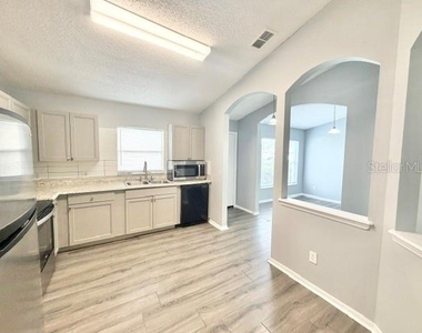 1081 Leeward Drive - Photo Thumbnail 4