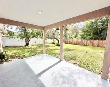 1081 Leeward Drive - Photo Thumbnail 15
