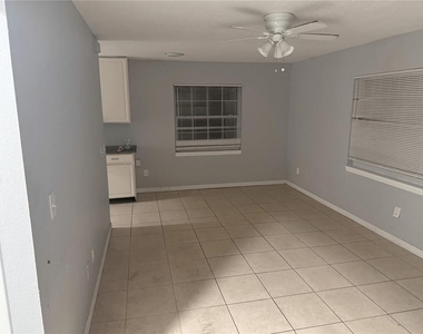 106 S Hudson Street - Photo Thumbnail 3