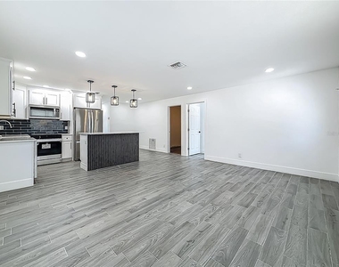 1755 Shore Acres Boulevard Ne - Photo Thumbnail 7