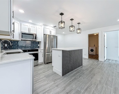 1755 Shore Acres Boulevard Ne - Photo Thumbnail 8