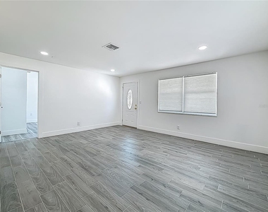 1755 Shore Acres Boulevard Ne - Photo Thumbnail 6