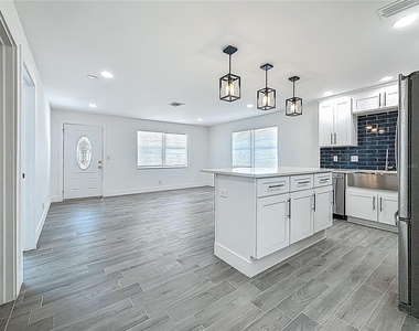 1755 Shore Acres Boulevard Ne - Photo Thumbnail 11