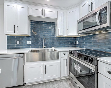 1755 Shore Acres Boulevard Ne - Photo Thumbnail 12