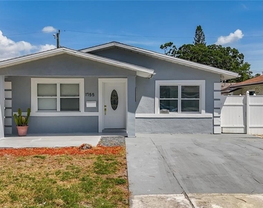 1755 Shore Acres Boulevard Ne - Photo Thumbnail 3