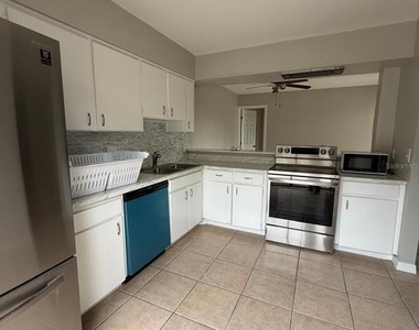 5104 Springwater Court - Photo Thumbnail 3