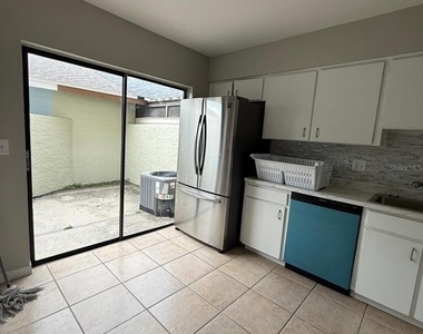 5104 Springwater Court - Photo Thumbnail 4