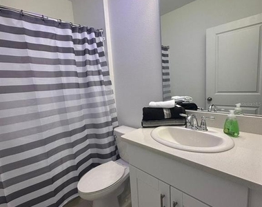 3921 Southern Vista Loop - Photo Thumbnail 4