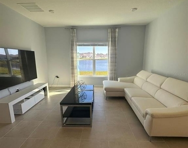3921 Southern Vista Loop - Photo Thumbnail 8