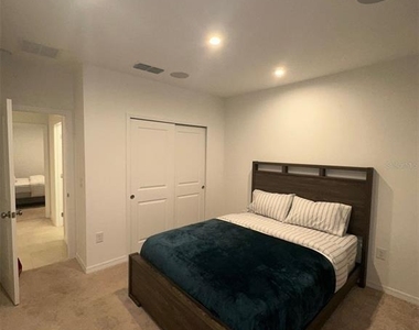 3921 Southern Vista Loop - Photo Thumbnail 5