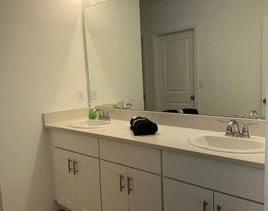 3921 Southern Vista Loop - Photo Thumbnail 10