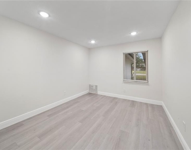 2662 Derbyshire Road - Photo Thumbnail 17