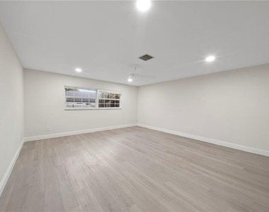 2662 Derbyshire Road - Photo Thumbnail 16
